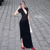 Women Dresses Stand Out in the Crowd: Women's Dresses That Exude Confidence and Poise